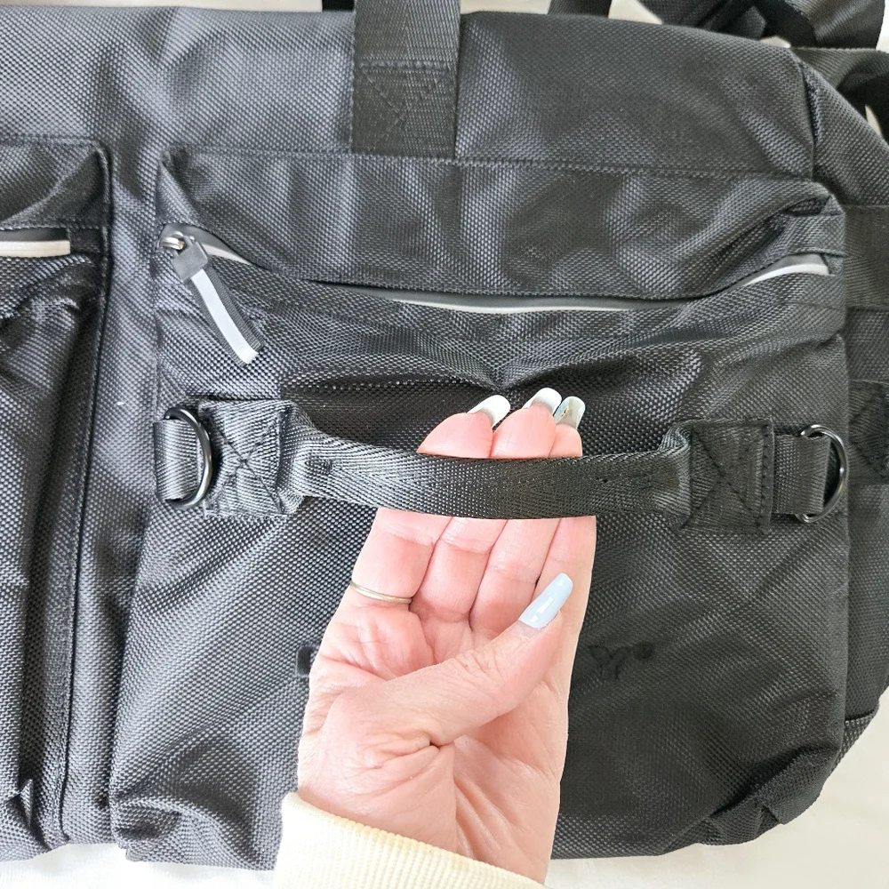 Oakley NWOT Utility Duffel bag 50L blackout hunting fishing hiking